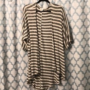 Lularoe Lindsay kimono